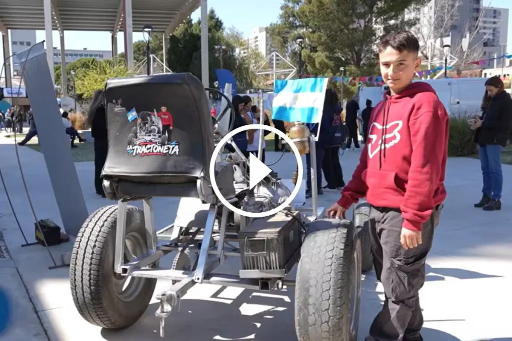 Thiago hizo un tractor con chatarra y ahora quiere automatizarlo