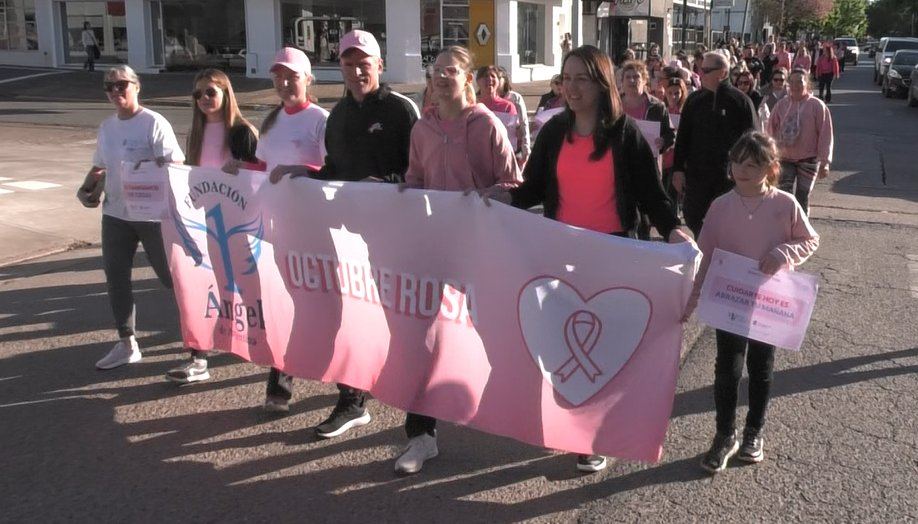 “Tomate la vida a pecho”: Caminata en Crespo, en el “Mes de la Sensibilización sobre el Cáncer de Mama”
