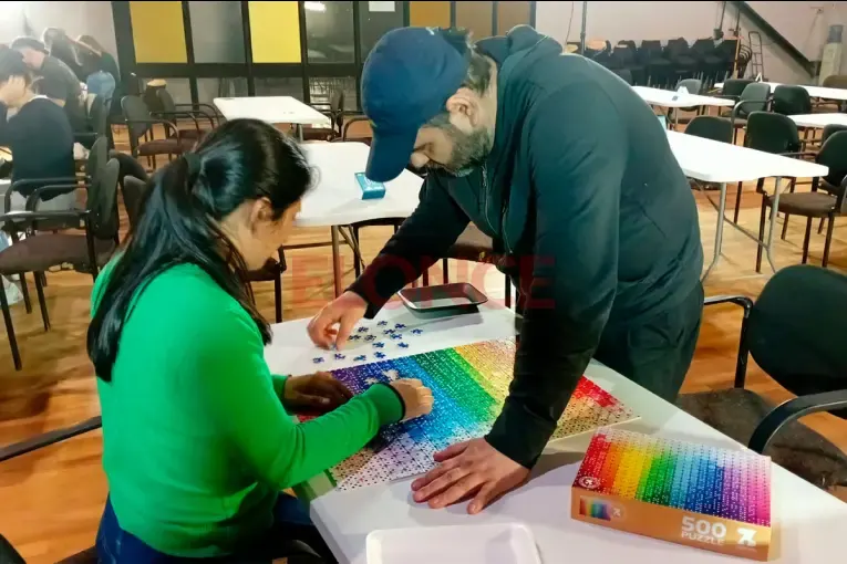 Torneo de rompecabezas en la Vieja Usina: hubo 90 participantes y habrá una edición navideña
