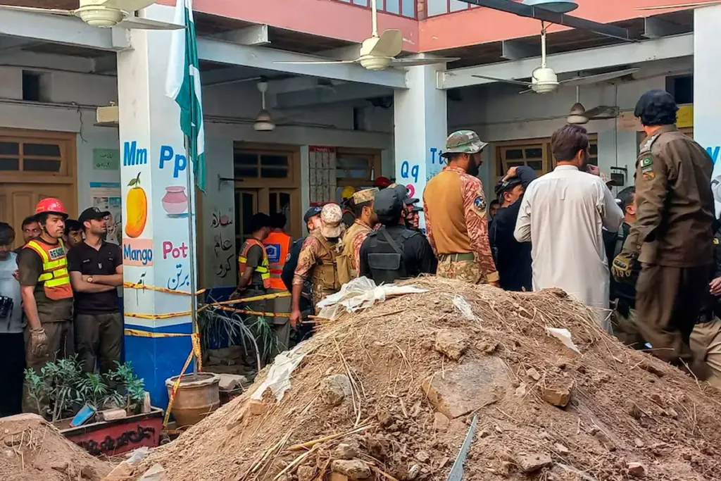 Tragedia en Pakistán dejó 27 estudiantes y un profesor muertos al caer el techo de una escuela