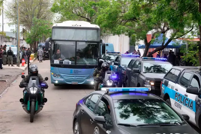 Trasladaron casi el 80% de los presos de Devoto y hay incertidumbre por la visita del Papa
