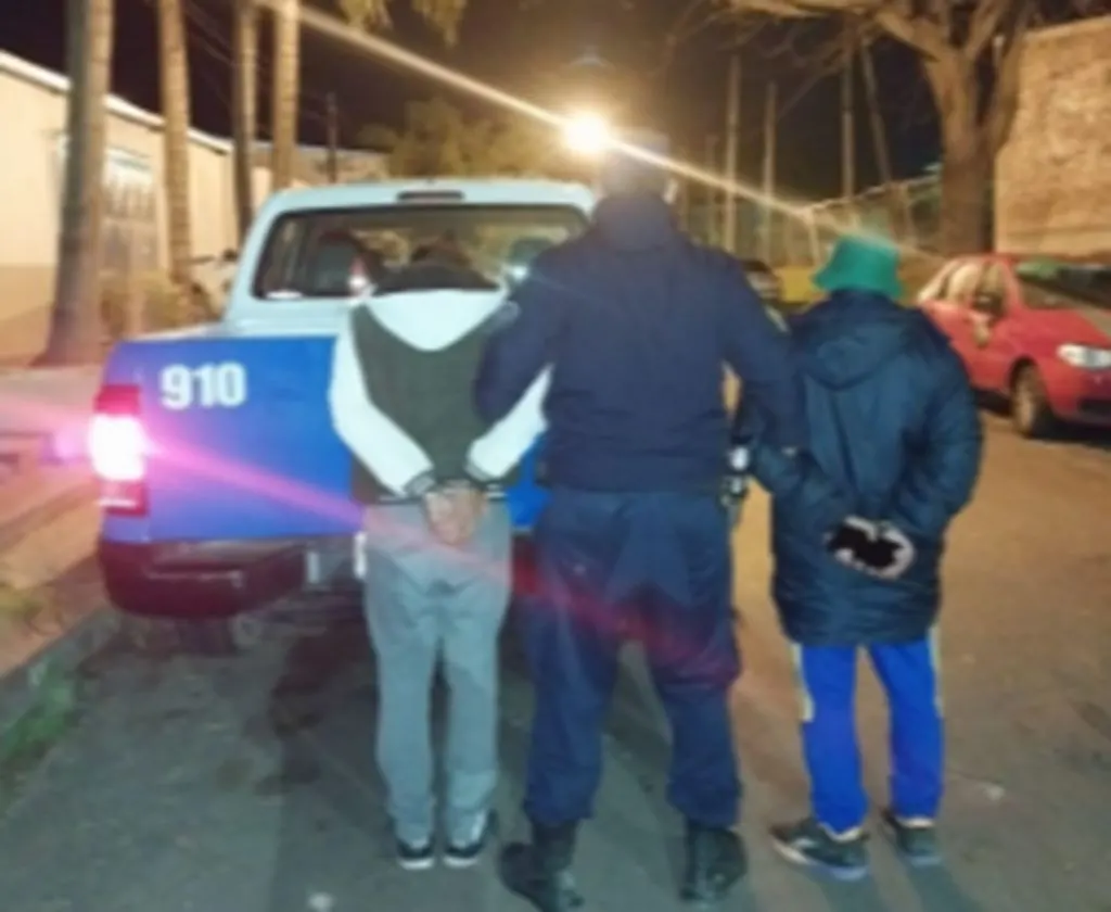 Tres hombres fueron identificados por ofrecer a la venta elementos de uso vehicular
