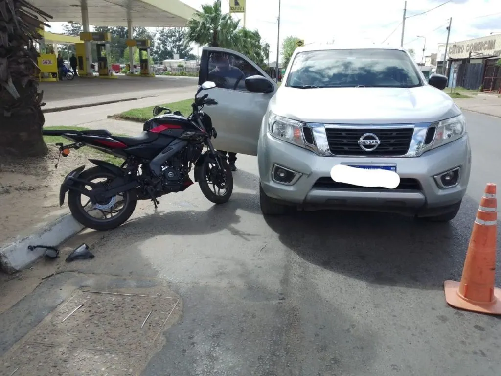 Tres personas hospitalizadas tras el choque entre dos motos y una camioneta