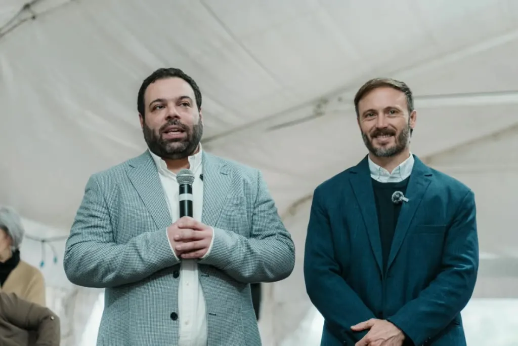 Troncoso entregó ejemplares a bibliotecas y escuelas de Concordia: “El acceso a los libros es una forma de construir comunidad”