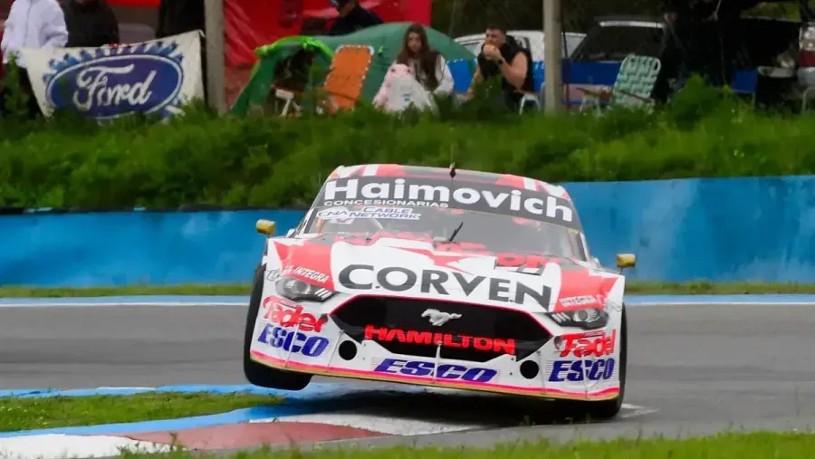 Turismo Carretera: Lambiris se quedó con la pole en Rosario y Werner terminó lejos