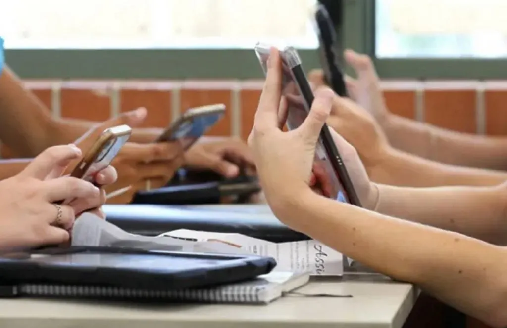 Tutores denuncian que menores difundieron imágenes íntimas de compañeras hechas con IA