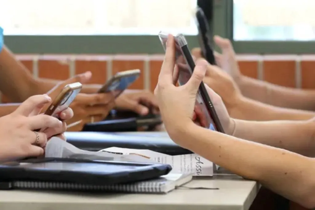 Tutores denuncian que menores difundieron imágenes íntimas de compañeras hechas con IA