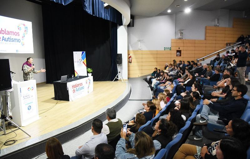 Un auditorio colmado para reflexionar sobre las infancias y adolescencias