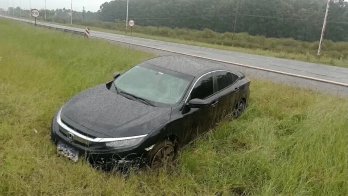 Un auto chocó contra el guardarrail y despistó en la Autovía 14 durante las lluvias