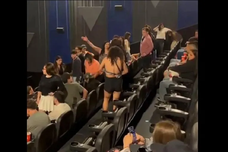 Un cine entrerriano fue desalojado cuando dos mujeres arrojaron gas pimienta tras una pelea por los asientos