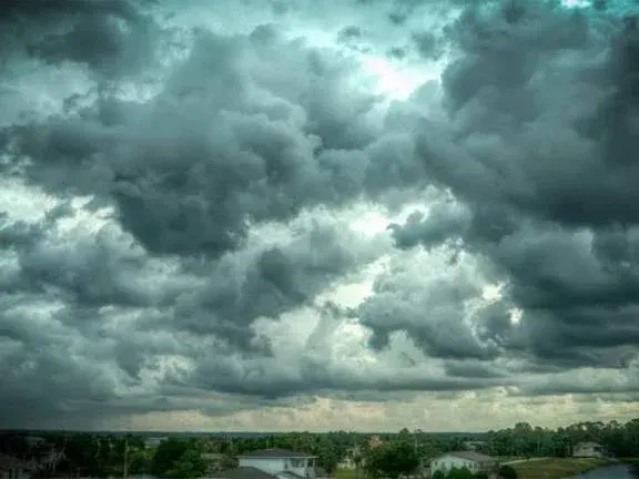 Un día de miércoles, nublado y con posibilidad de lluvias.