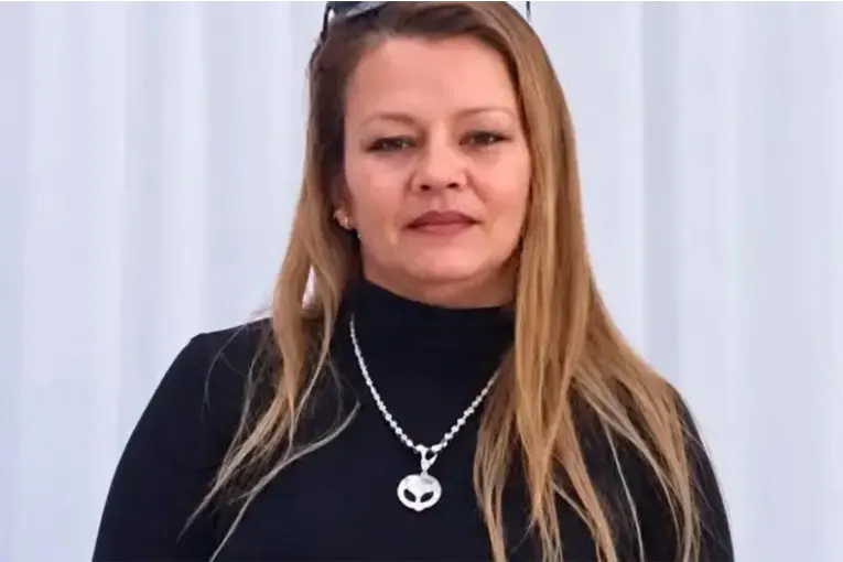 Un enfermera aprendía a manejar, saltó del auto durante una maniobra y murió atropellada por el vehículo