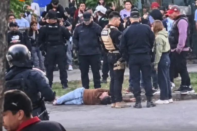 Un hombre fue herido con un arma blanca en el barrio Anacleto Medina Sur y un joven fue golpeado por vecinos