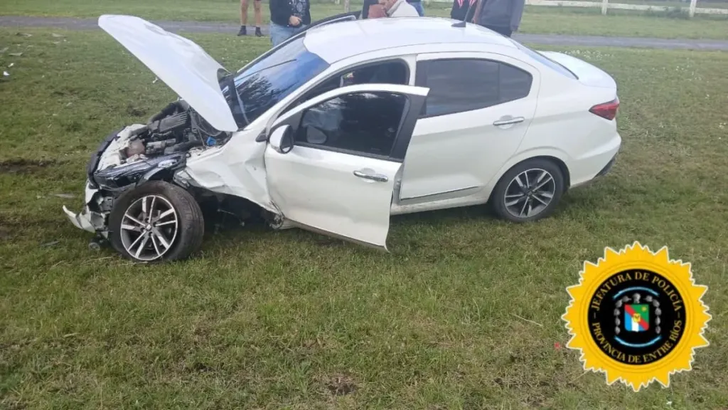 Un hombre se descompensó al volante y chocó contra dos palmeras en la Ruta 130