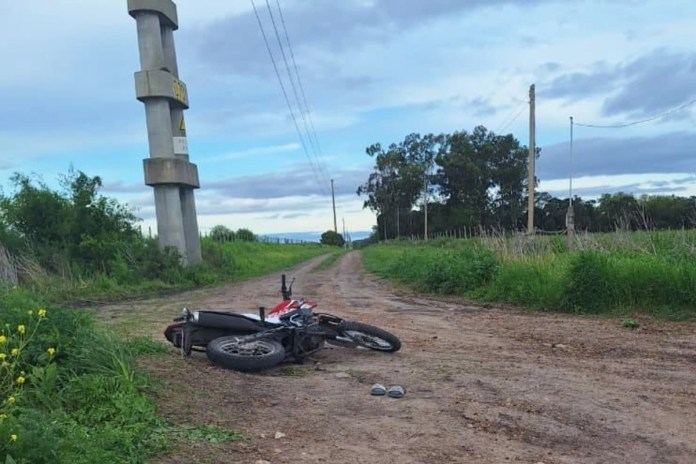Un joven de 22 años resultó gravemente herido tras caer con su amigo de la moto