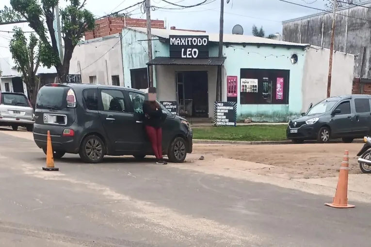 Un joven fue hospitalizado tras un choque entre una moto y un automóvil en Concordia