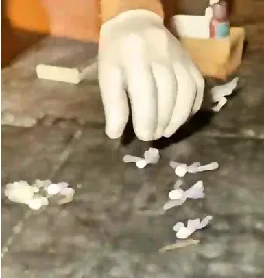 Un motociclista detenido a la madrugada por circular con cebollines de cocaína.