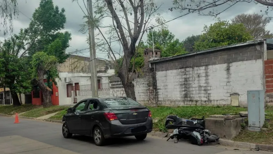 Un motociclista sufrió fractura de tibia y peroné tras un choque en Paraná
