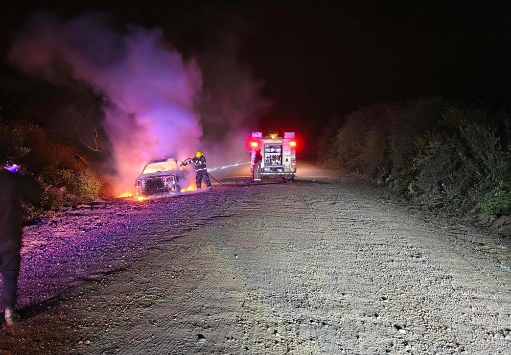 Una camioneta se incendio cuando circulaba al norte de Concordia