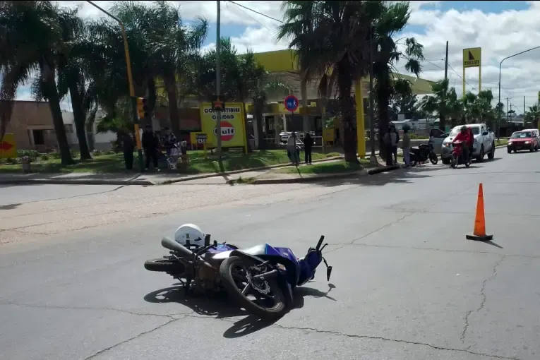 Una moto intentó doblar y desató un choque de tres vehículos en Concordia: tres hospitalizados