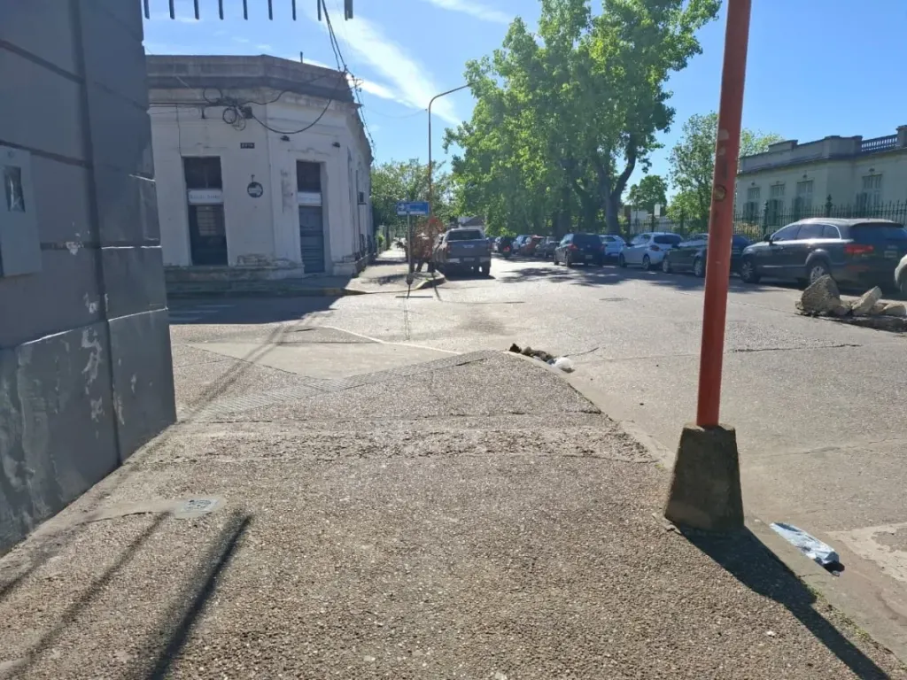 Una mujer de 53 años sufrió lesiones graves en un hecho ocurrido mientras circulaba en bicicleta
