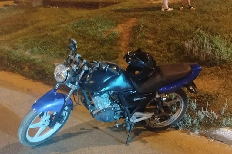 Una mujer terminó en terapia intensiva tras un choque entre una moto y una bicicleta