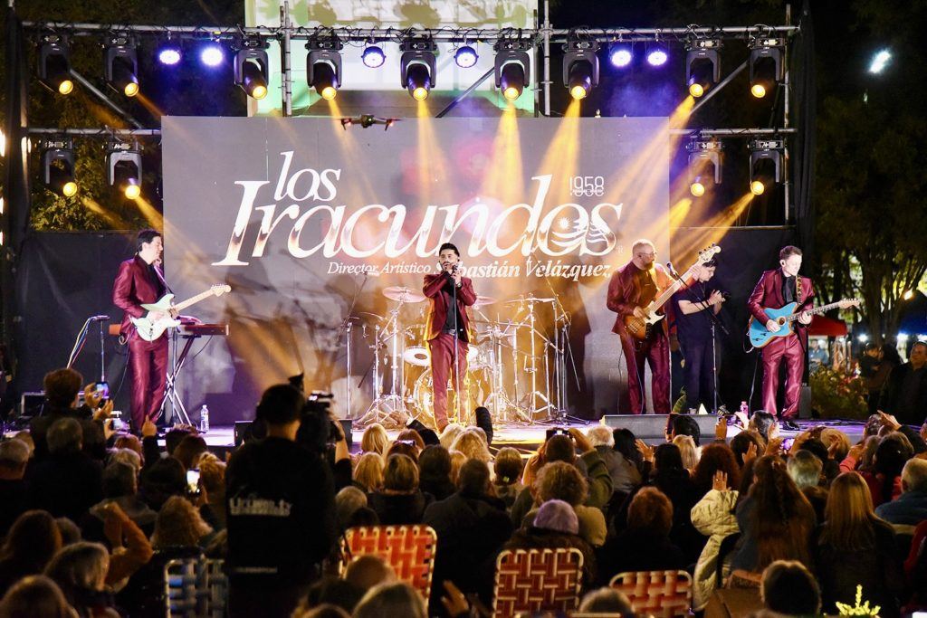 Una multitud disfrutó de Los Iracundos en una noche inolvidable en Plaza Ramírez
