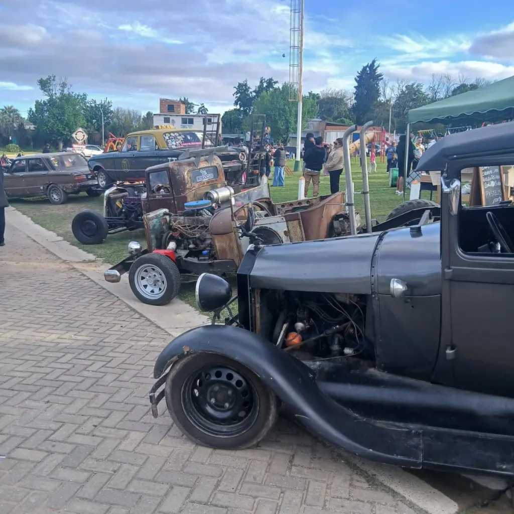 Una tarde de autos y encuentro familiar en el Parque de la Ciudad