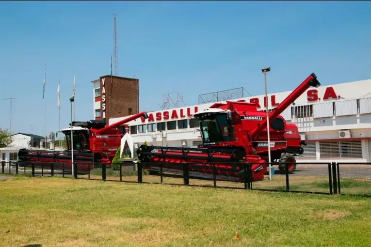 Vassalli reactiva su fábrica, amplía la jornada laboral y prepara nuevas cosechadoras para 2027