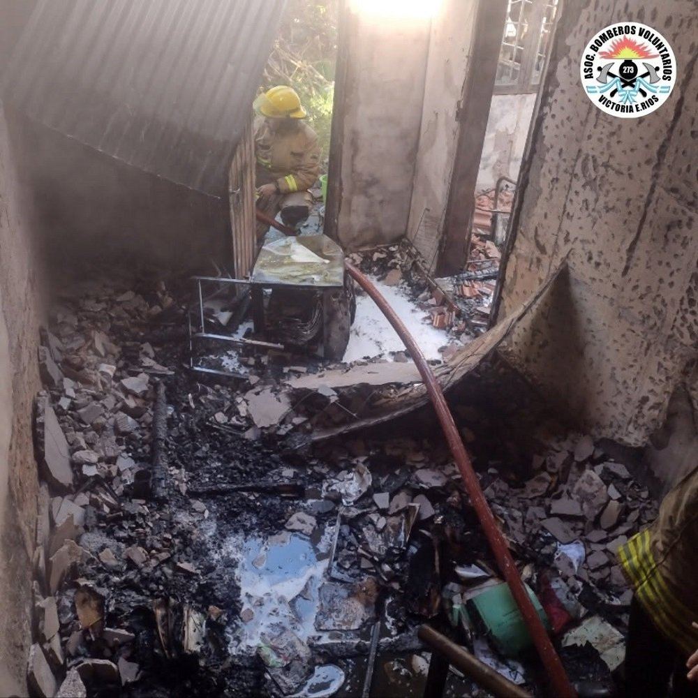 Victoria: Dos ancianas fueron rescatadas al incendiarse su vivienda