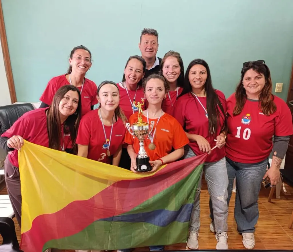 Villa Mantero: Int. Niz recibió a las campeonas de vóley