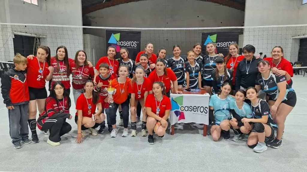 Villa Mantero se consagró campeón del primer Torneo Zonal de Vóley Femenino en Caseros