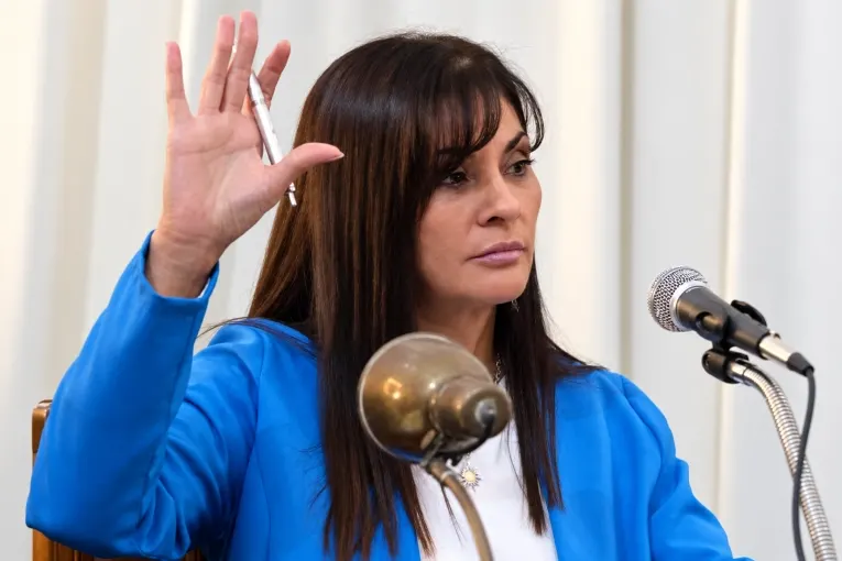 Villalba contó por qué acompañó la derogación de Grandes Superficies y criticó al Ejecutivo por “las fallas en todas las