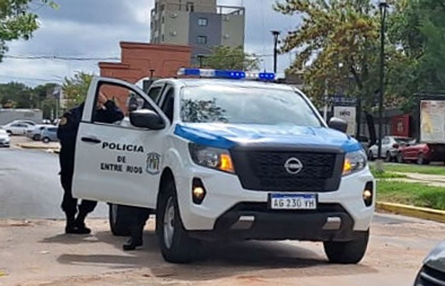 Violento altercado familiar terminó con un detenido por amenazar a la Policía con dos cuchillos