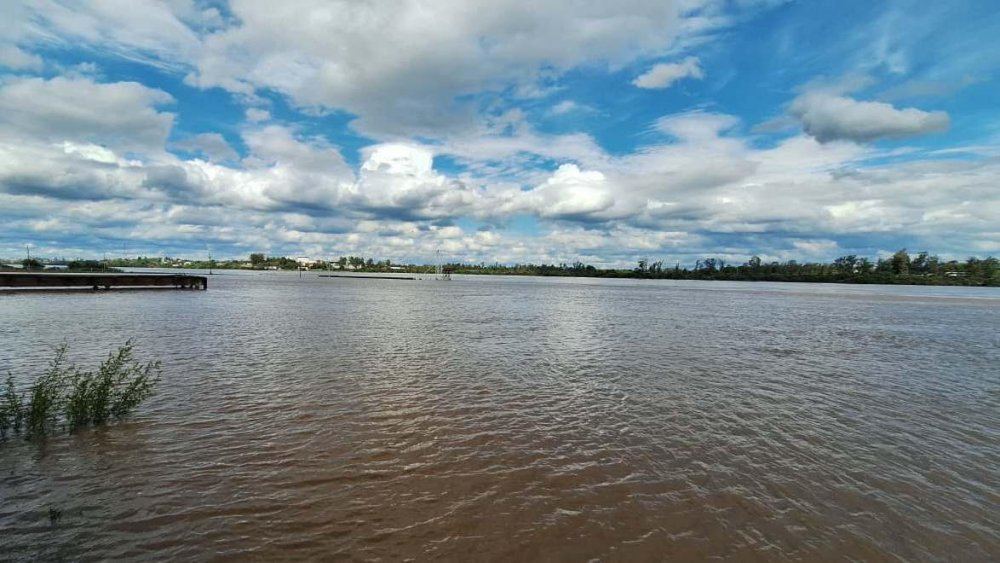 Ya son 10 las familias evacuadas por la altura del río frente al puerto de Concordia.